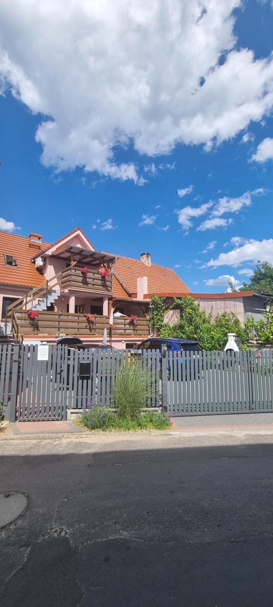 Nova Kamienica 2 *